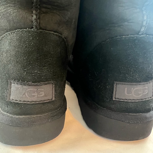 SOLD! UGG Classic Short II Women's Size US 9 Black Sheepskin Ankle Boots 1016223 - Picture 2 of 9
